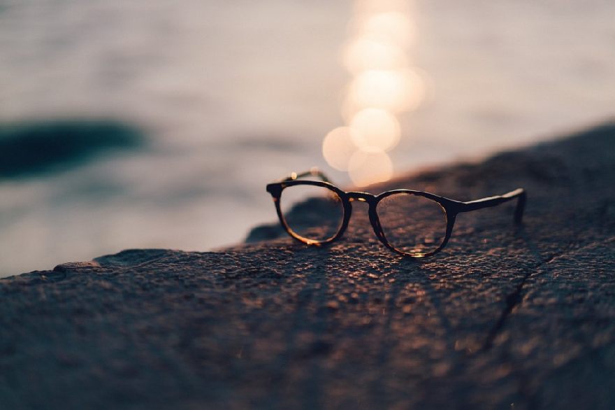 Lunettes noires au soleil