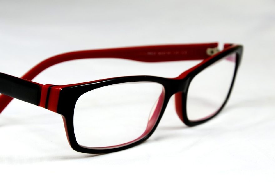 Lunettes noir-rouge