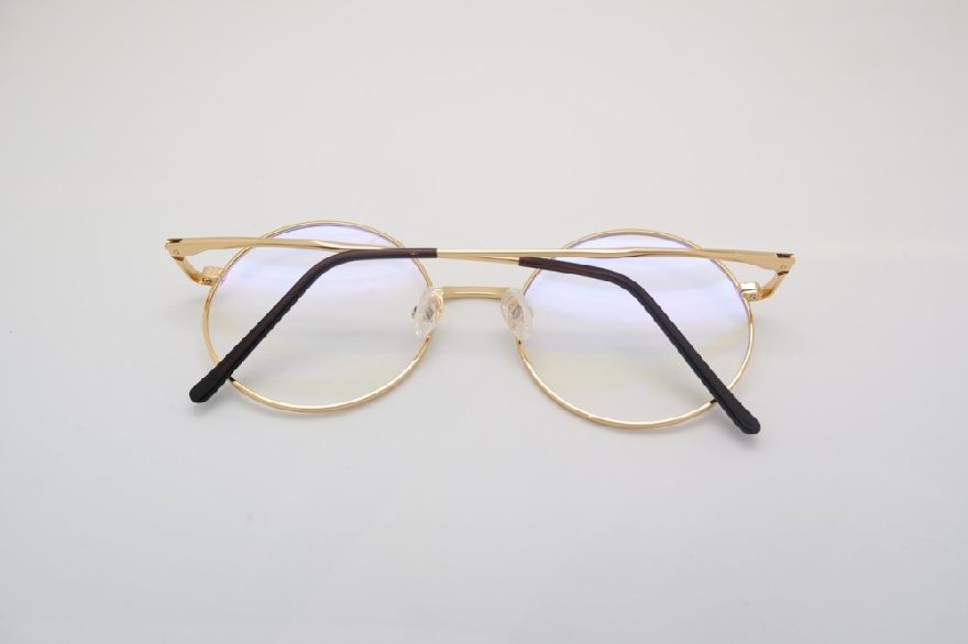 Goldene Brille