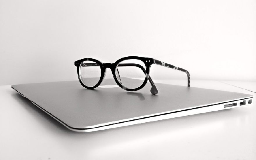 Lunettes sur Macbook